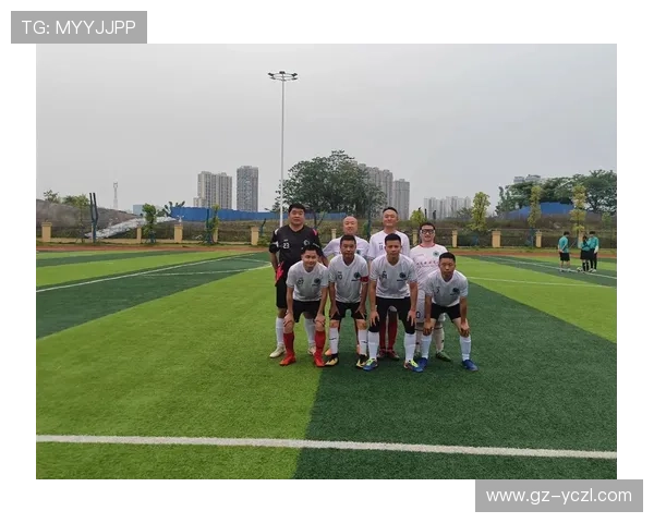 鲁德·古利特重返绿茵场，开启足球教练新篇章引发关注