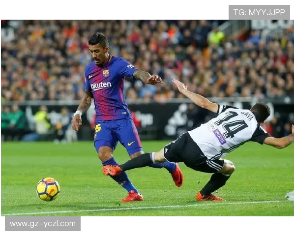 保利尼奥中场风格解析：攻守兼备与稳健表现